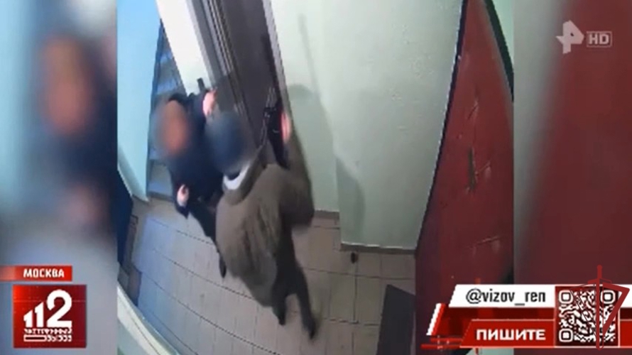 Хулиган с ложкой для обуви напал на пенсионерку в Москве (видео)