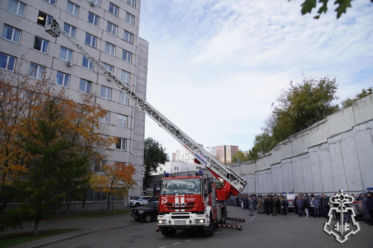Росгвардейцы провели пожарно-тактические учения в Москве